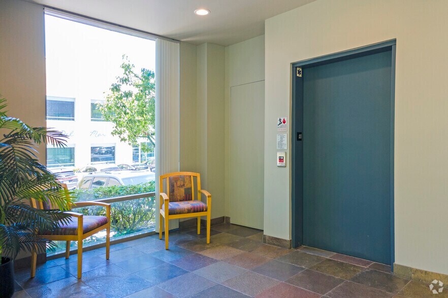 More Photos Of 11236 El Camino Real, San Diego Office For Lease