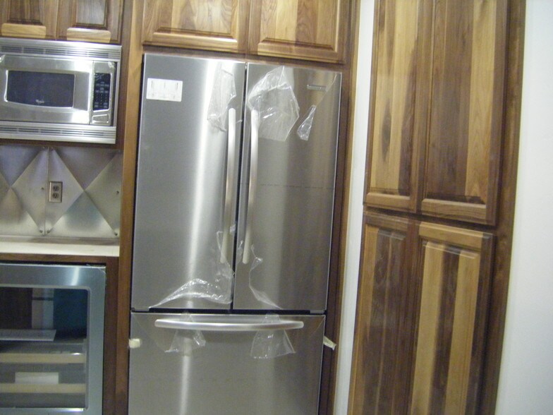 More Photos Of 911-915 Blanco Cir, Salinas Office For Lease