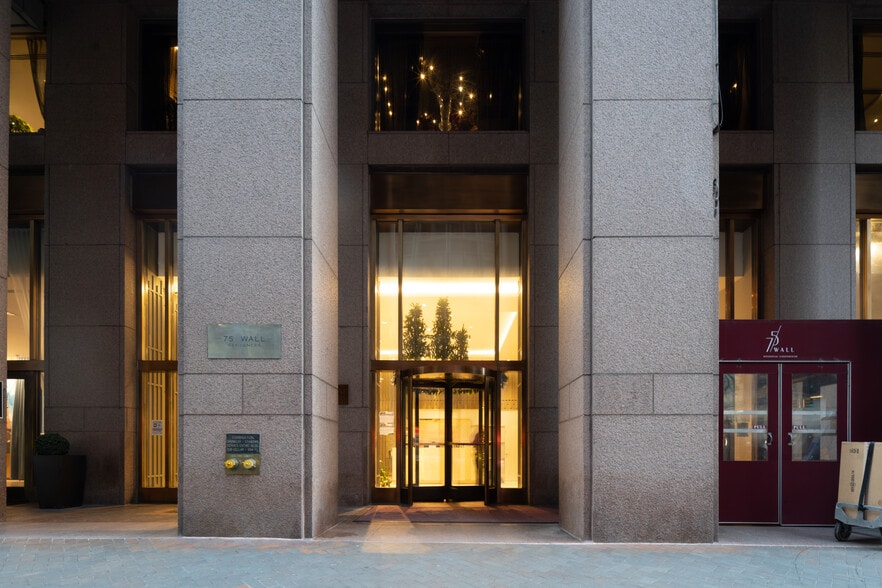 More Photos Of 75 Wall St, New York Hotel For Sale