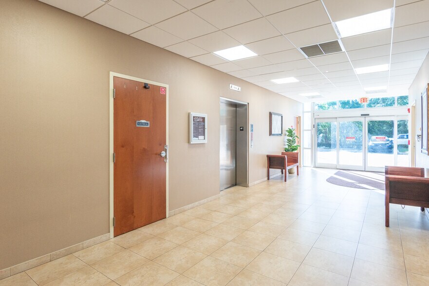 More Photos Of 12959 Palms West Dr, Loxahatchee Medical For Sale