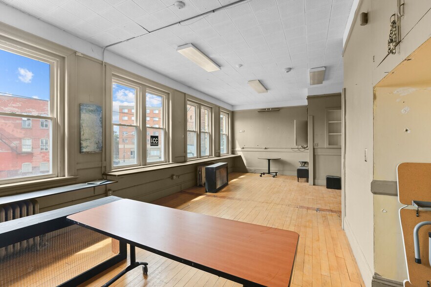 More Photos Of 31-33 Summer St, Pawtucket General Retail For Sale