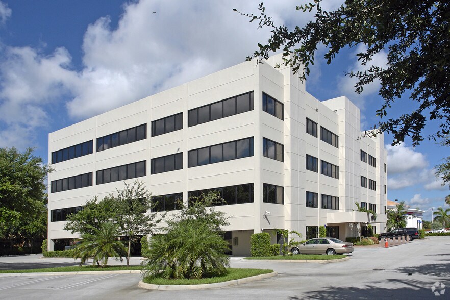 More Photos Of 15715 S Dixie Hwy, Miami Office For Lease
