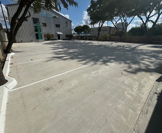 More Photos Of 5712 Val Verde St, Houston Loft Creative Space For Sale