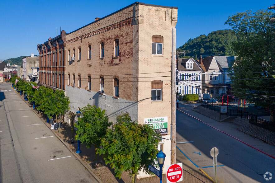 Primary Photo Of 1030 N Canal St, Sharpsburg Storefront Retail Residential For Lease