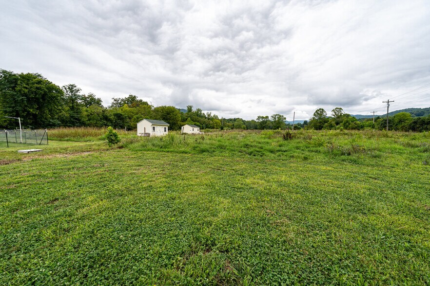 More Photos Of 12167 Lee Hwy, Sperryville Veterinarian Kennel For Sale