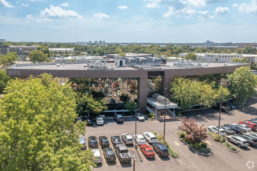 Primary Photo Of 825 E Gate Blvd, Garden City Office For Lease