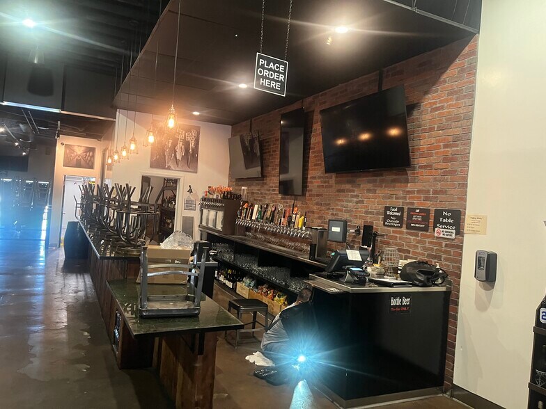 More Photos Of 6531-6533 Greenleaf Ave, Whittier Storefront For Sale