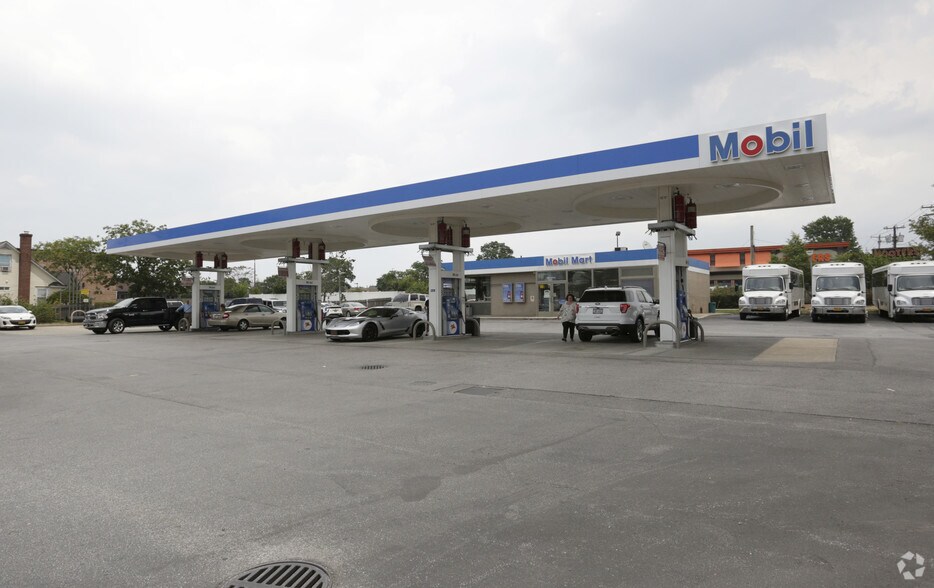 More Photos Of 2351 Broadhollow Rd, Farmingdale General Retail For Sale