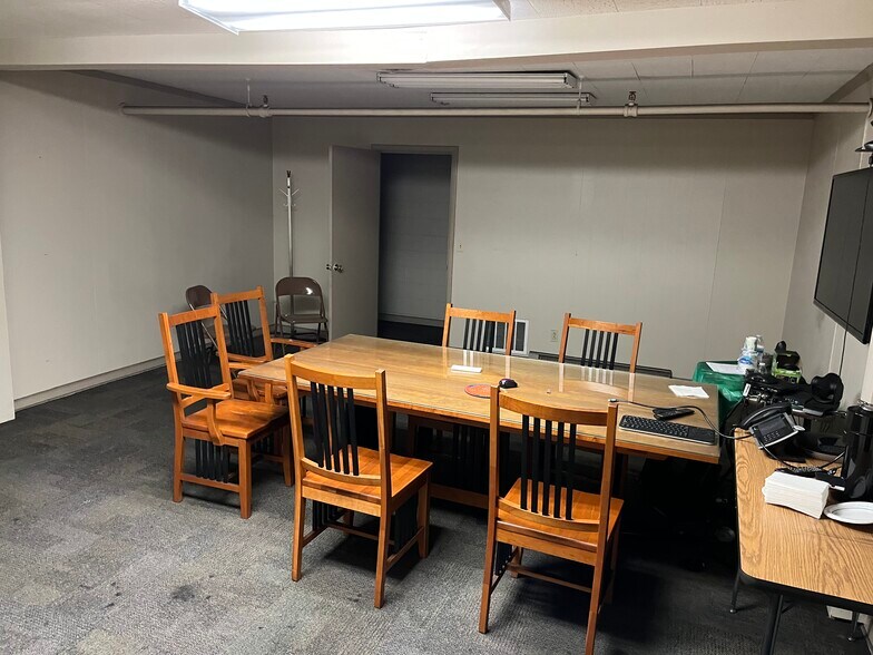 More Photos Of 20 26th St, Huntington Warehouse For Lease