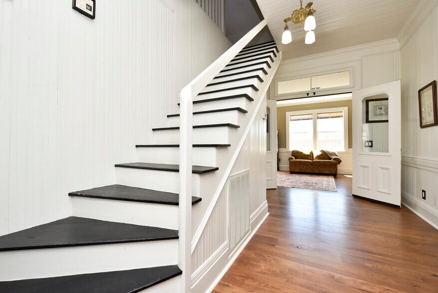 More Photos Of 315 Cedar St, New Ulm Specialty For Sale