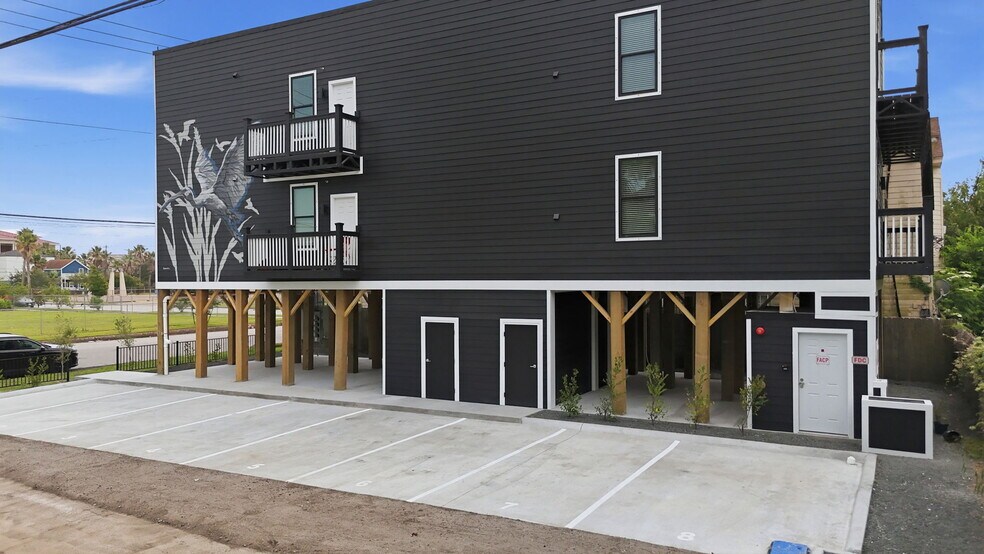 More Photos Of 715 28th St, Galveston Apartments For Sale