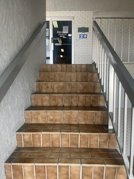 More Photos Of 1815 Crystal Lake Dr, Lakeland Office For Lease