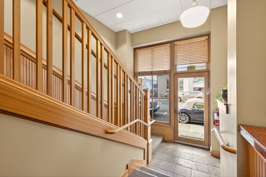 More Photos Of 700 E 1st St, Newberg Storefront Retail Residential For Sale