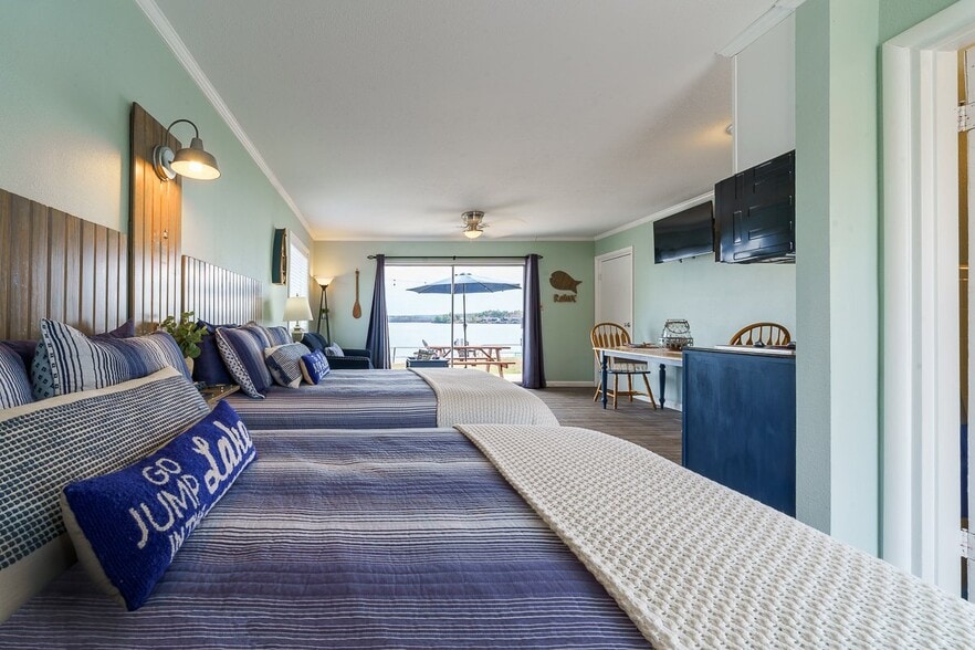 More Photos Of 260 Lake Hamilton Dr, Hot Springs Hotel For Sale