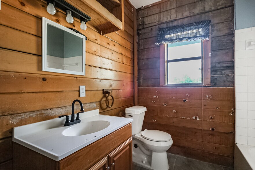 More Photos Of 17857 State Highway 36 S, Somerville Freestanding For Sale