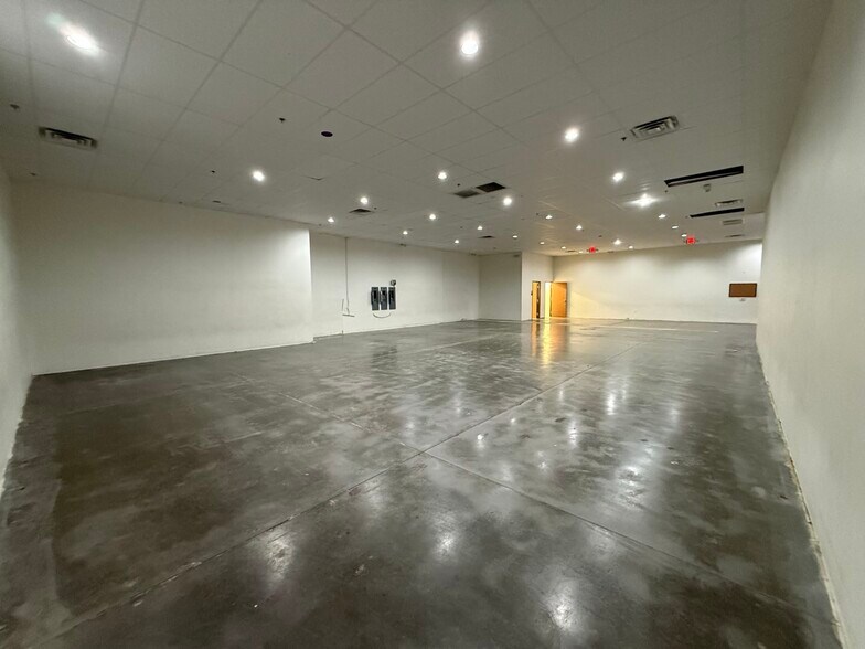 More Photos Of 7091 W Craig Rd, Las Vegas General Retail For Lease