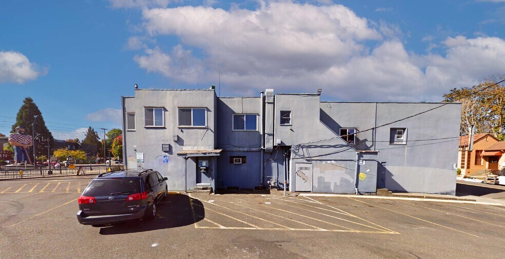 More Photos Of 8440 N Interstate Ave, Portland Freestanding For Lease