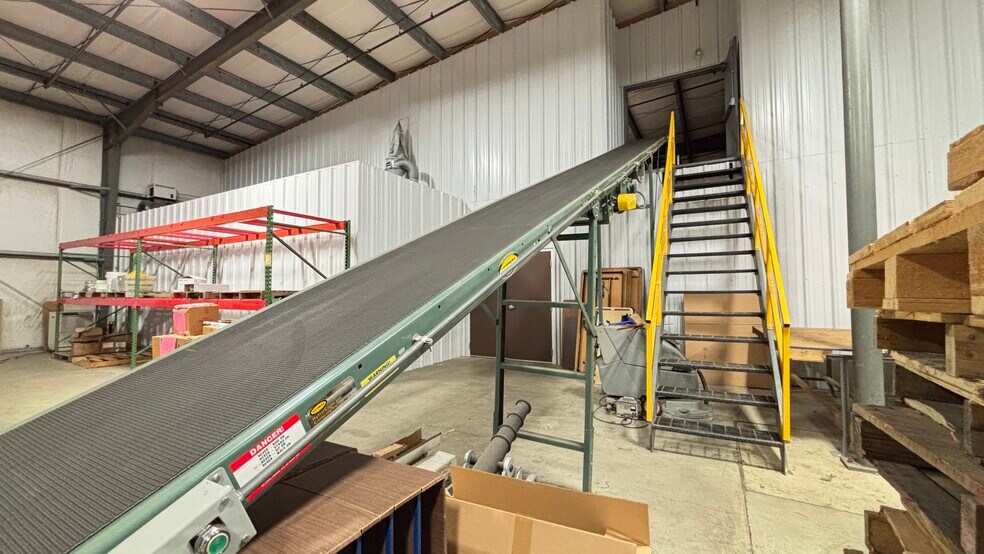 More Photos Of 475 Business Park Ln, Allentown Warehouse For Sale