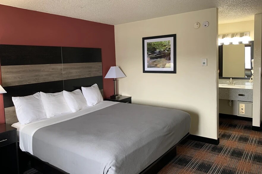 More Photos Of 5 Gateway Dr, Waupun Hotel For Sale
