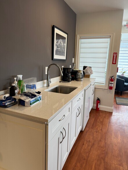 More Photos Of 1170-1176 Walnut St, Newton Storefront Retail Office For Lease