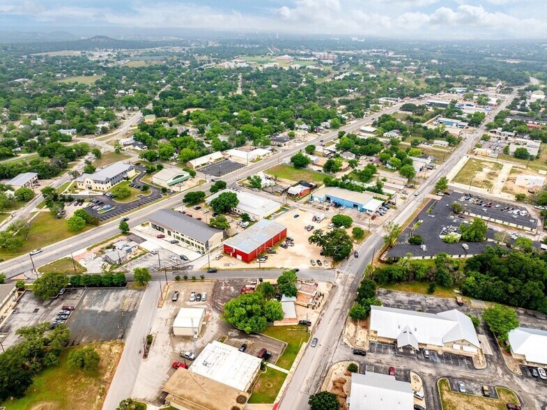More Photos Of 1100 Water St, Kerrville Warehouse For Sale