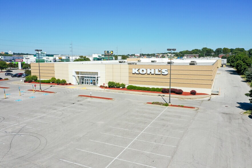 More Photos Of 909 S 72nd St, Omaha Department Store For Sale