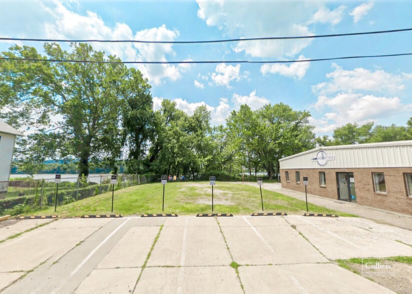 More Photos Of 12 South Ave, Sewickley Warehouse For Lease