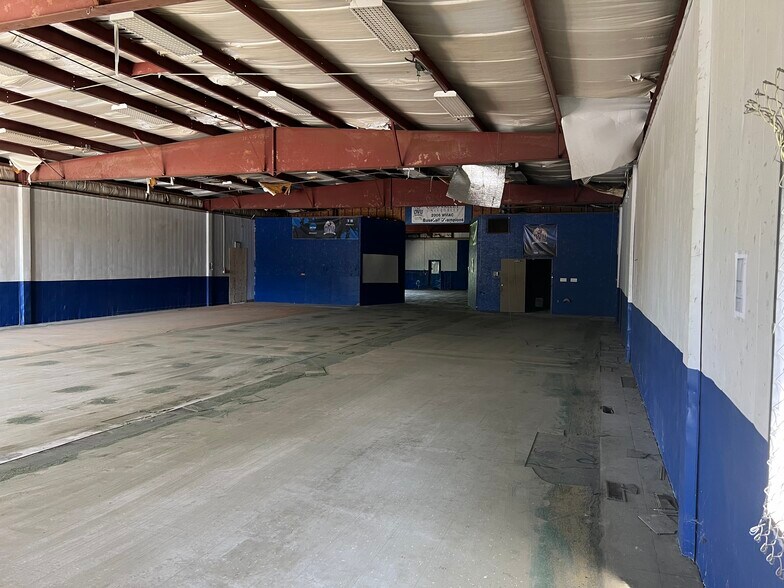 More Photos Of 205 Parkway Pl, Parkersburg Research And Development For Lease