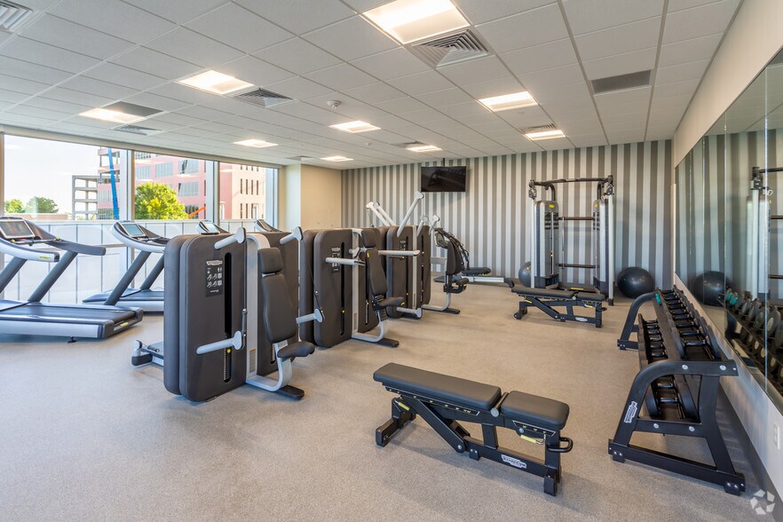 More Photos Of 5100 W JB Hunt Dr, Rogers Office For Lease