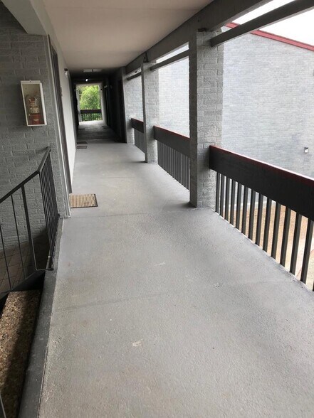 More Photos Of 203 N I-45, Madisonville Hotel For Sale