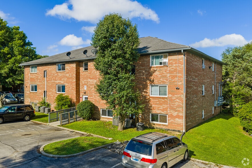 More Photos Of 2045 Cambridge Dr, Lexington Apartments For Sale