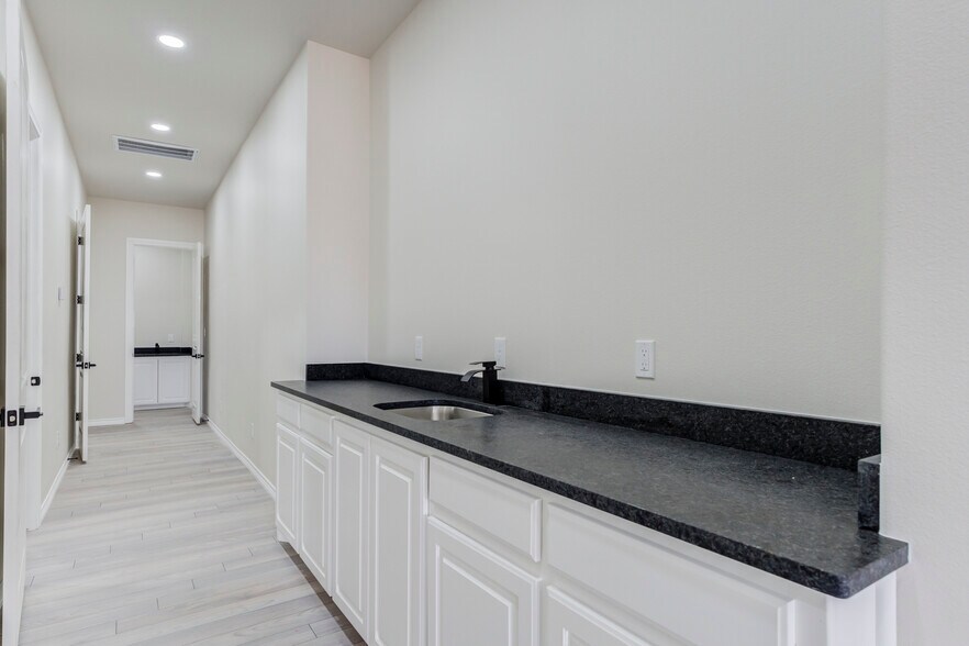 More Photos Of MLK between 98th & 114th, Lubbock Industrial For Sale