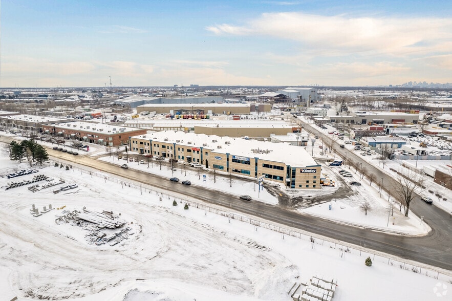More Photos Of 800-860 Rue Jean-Neveu, Longueuil Light Distribution For Lease