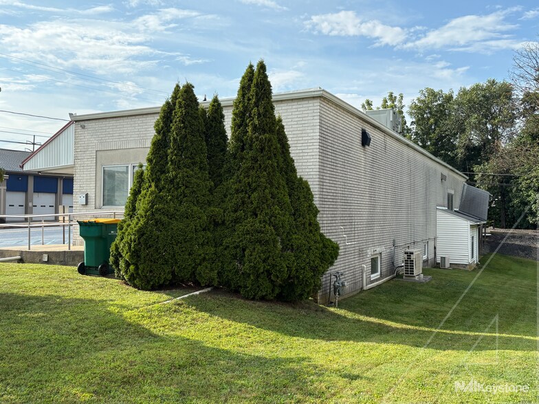 More Photos Of 35 S Dwight St, West Lawn Office For Sale