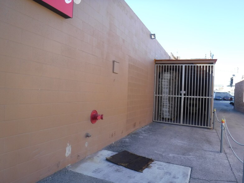 More Photos Of 3063 Sheridan St, Las Vegas Industrial For Sale