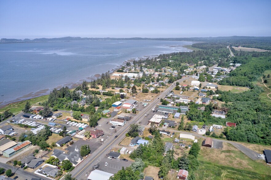 More Photos Of 780-782 US 101, Chinook Restaurant For Sale