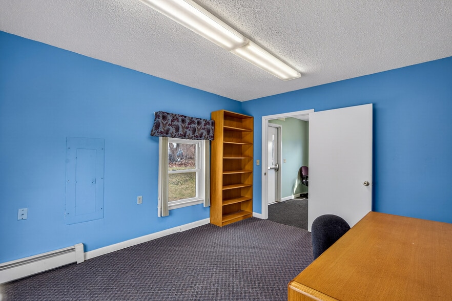 More Photos Of 62 Hyde Ave, Vernon Storefront Retail Office For Lease