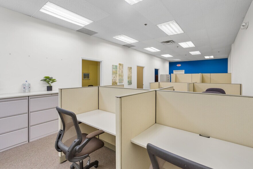 More Photos Of 1702 Mount Holly Rd, Burlington Freestanding For Lease