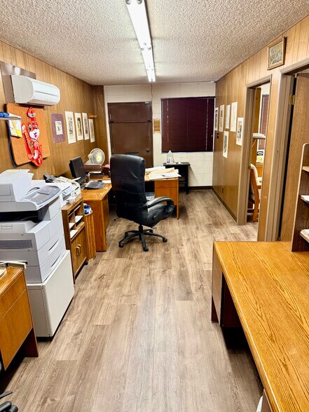 More Photos Of 9828 Pearmain St, Oakland Warehouse For Lease
