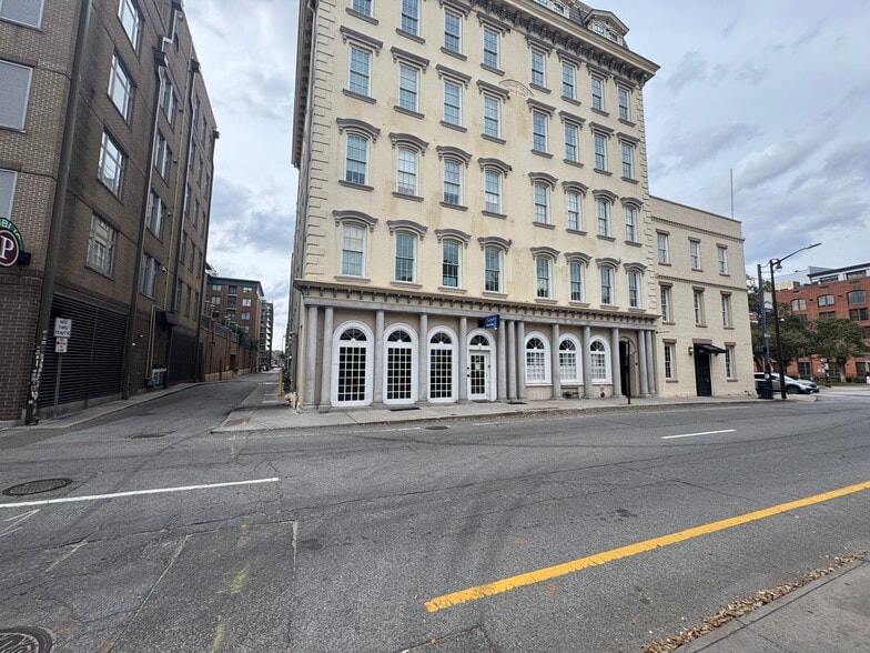 Primary Photo Of 111 W Bay St, Savannah Apartments For Lease