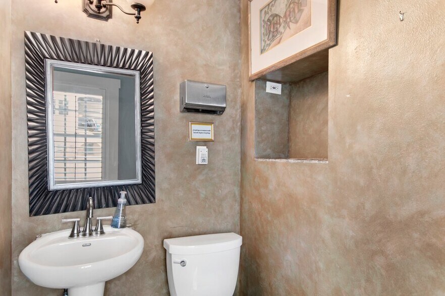 More Photos Of 532 Beach Dr NE, Saint Petersburg Hospitality For Sale