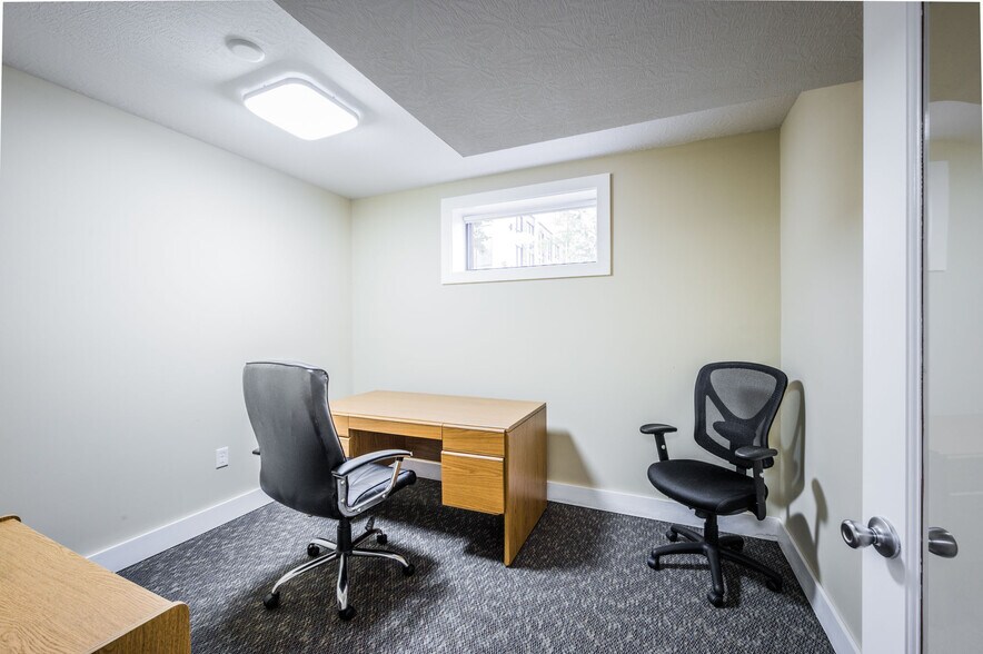 More Photos Of 1502 Westen St, Bowling Green Office For Sale