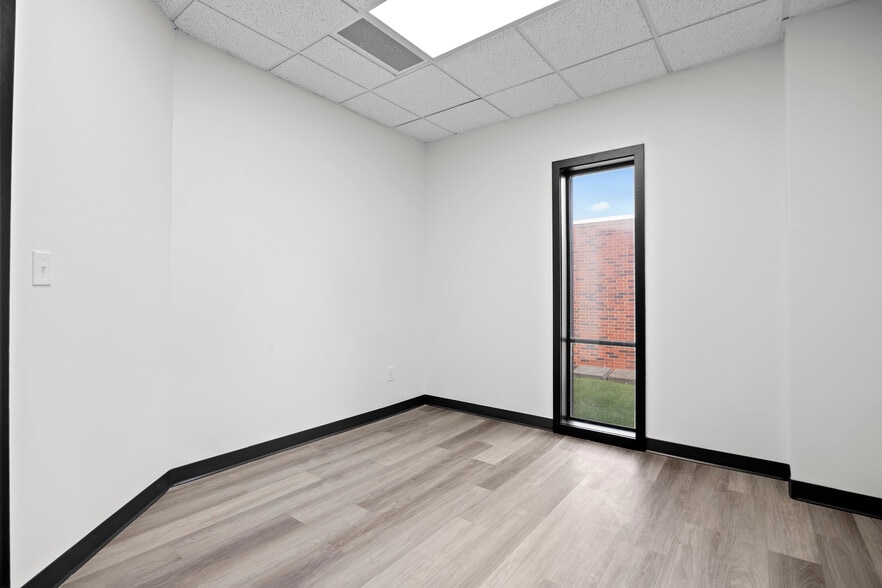 More Photos Of 9941 York Theta Dr, North Royalton Service For Lease