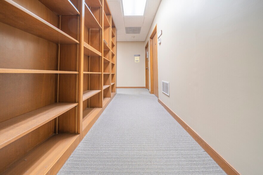 More Photos Of 33595 Bainbridge Rd, Solon Office For Lease