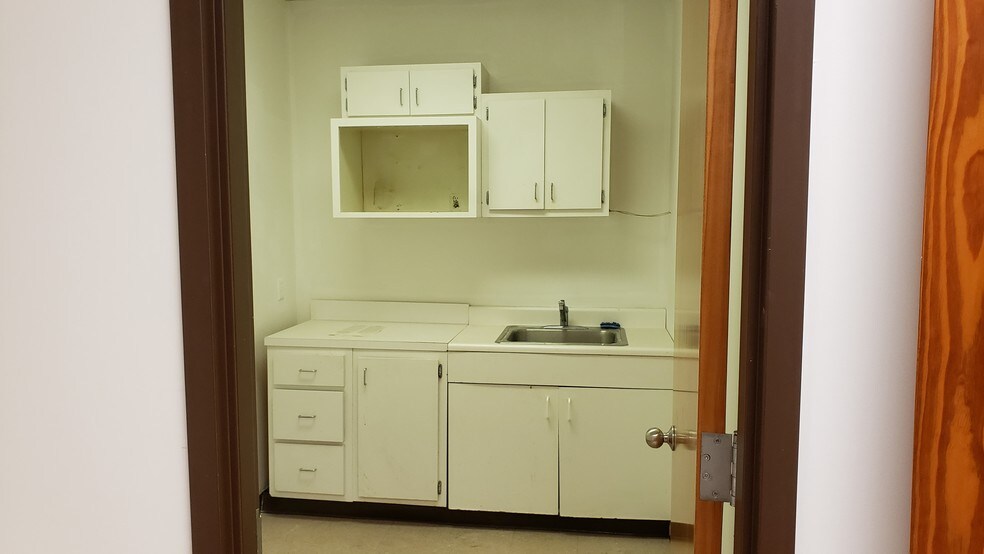 More Photos Of 4 Cedar Swamp Rd, Glen Cove Office For Sale