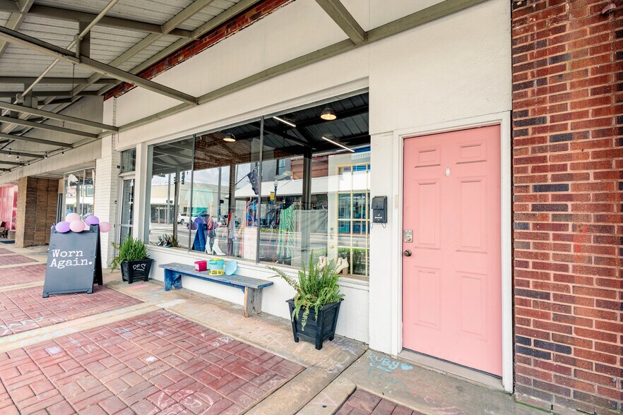 More Photos Of 204 Main St W, Hartselle Storefront Retail Office For Sale