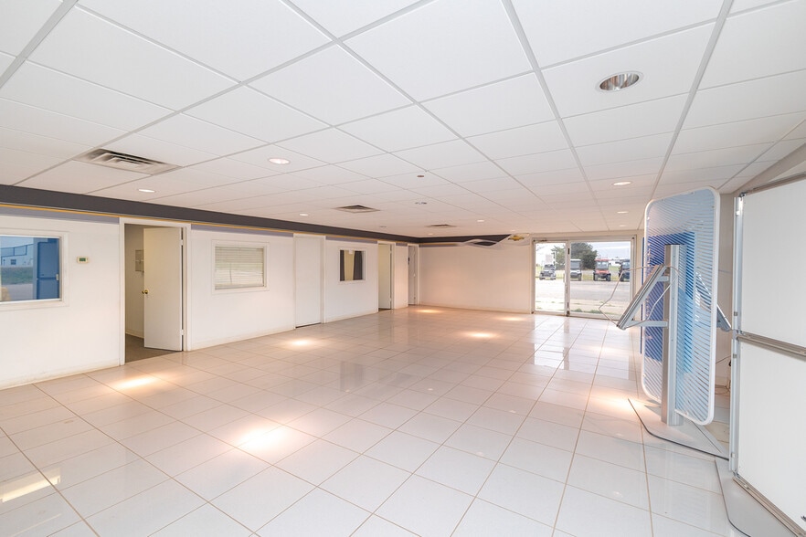 More Photos Of 890 N State Road 14, Harper Auto Dealership For Sale