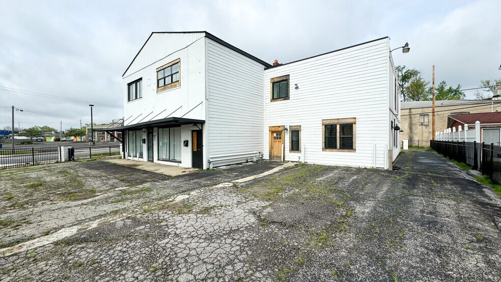 Primary Photo Of 2709 Westerville Rd, Columbus Light Manufacturing For Sale