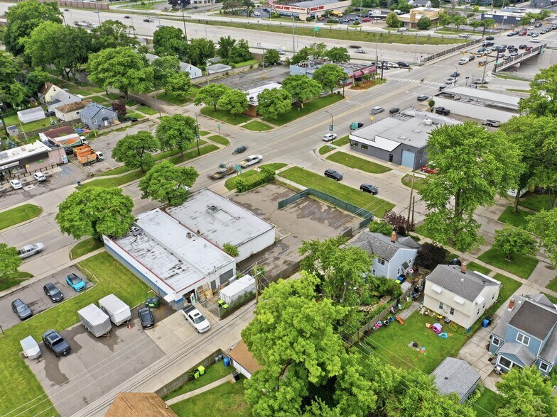 More Photos Of 832 W 11 Mile Rd, Madison Heights Warehouse For Sale