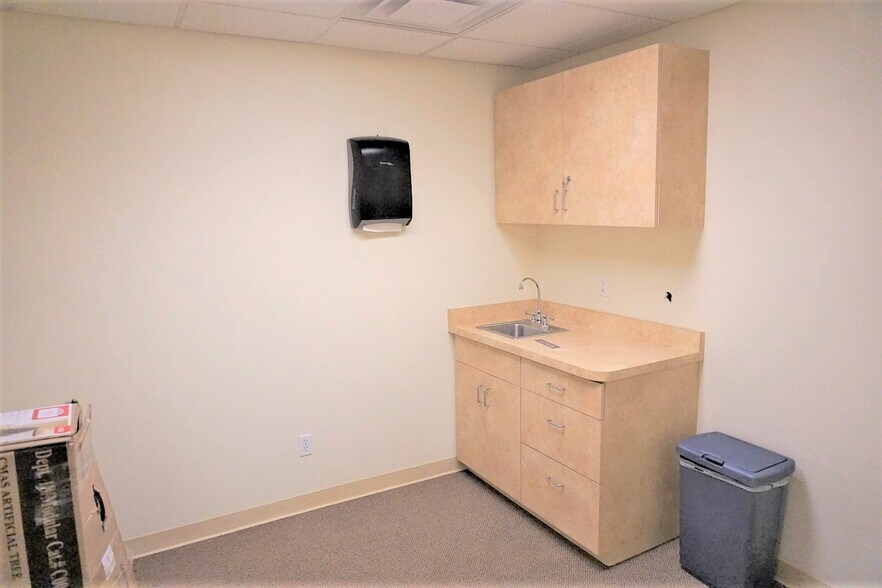 More Photos Of 16041 Kamana Rd, Apple Valley Medical For Lease